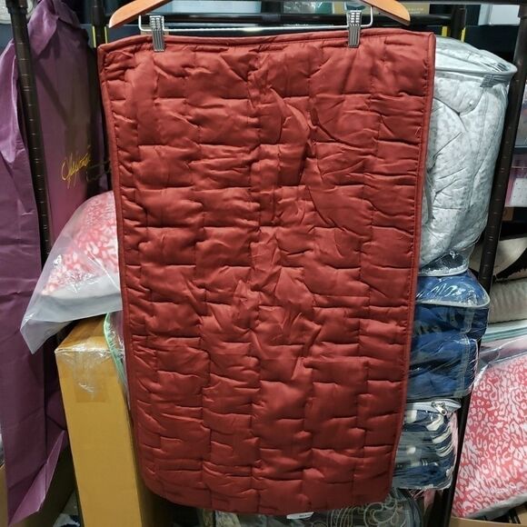 New Olivia & Oliver Red Wine Sateen Quilted Shams Size King - Picture 2 of 8